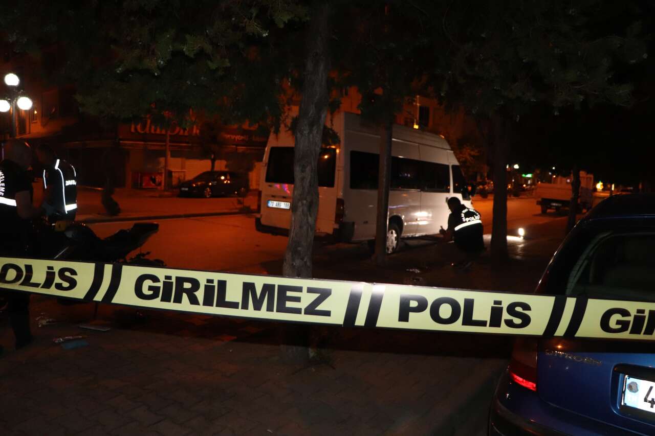 Geceyi yasa boğan kaza! 2 gençten geriye sadece ayakkabıları kaldı 3